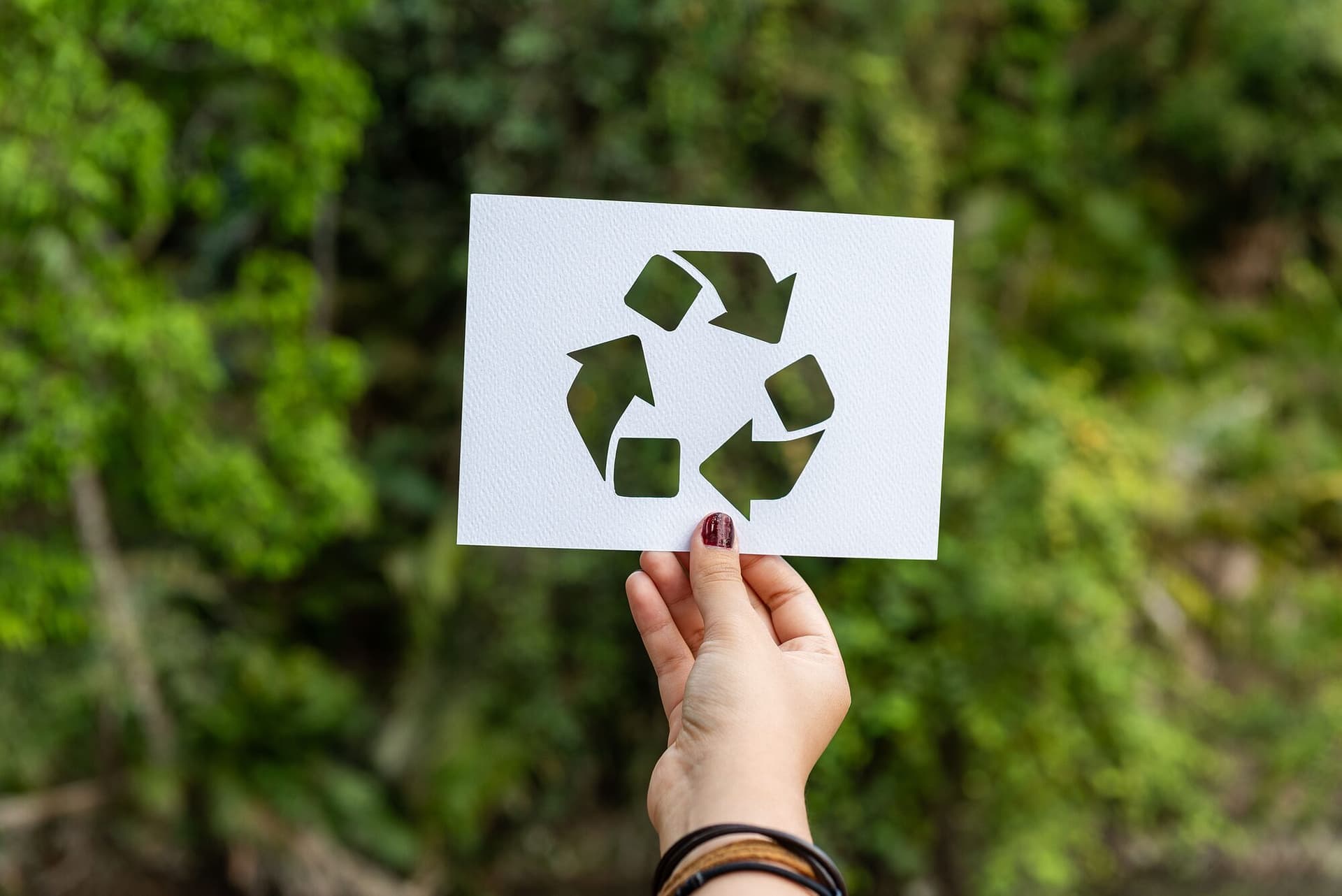 Recyclingsymbol aus Papier